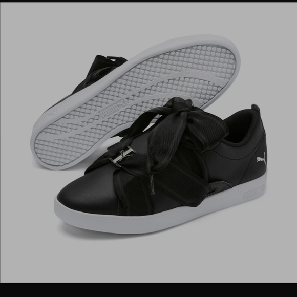 Puma smash buckle sneakers